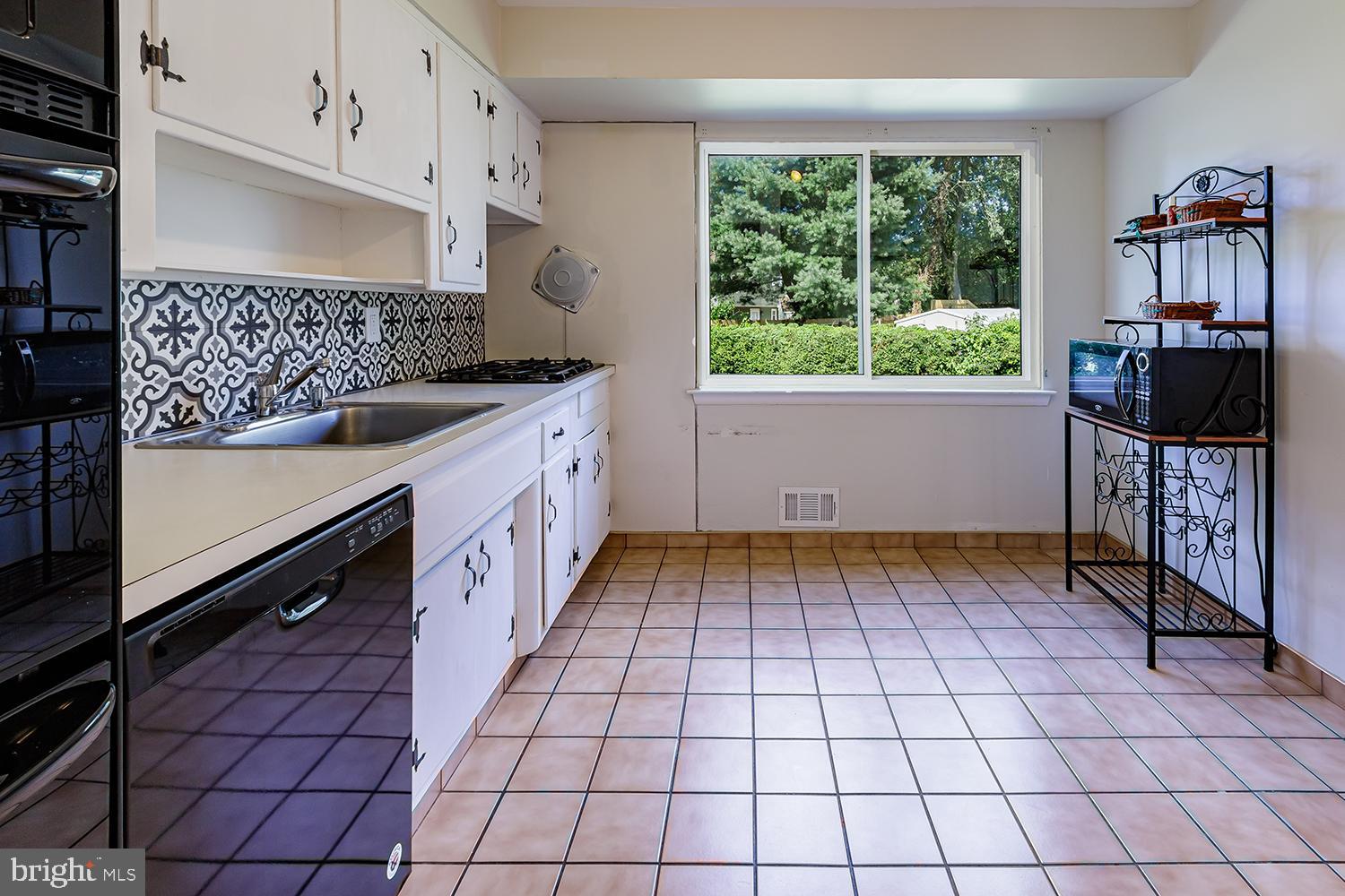 50 Hilton Road Mount Holly, NJ 08060 - Photo 6 of 21 Kitchen