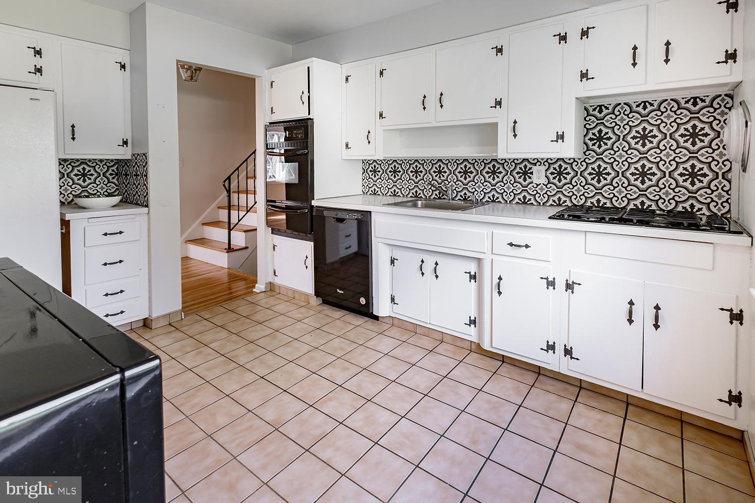 50 Hilton Road Mount Holly, NJ 08060 - Photo 7 of 21 Large kitchen