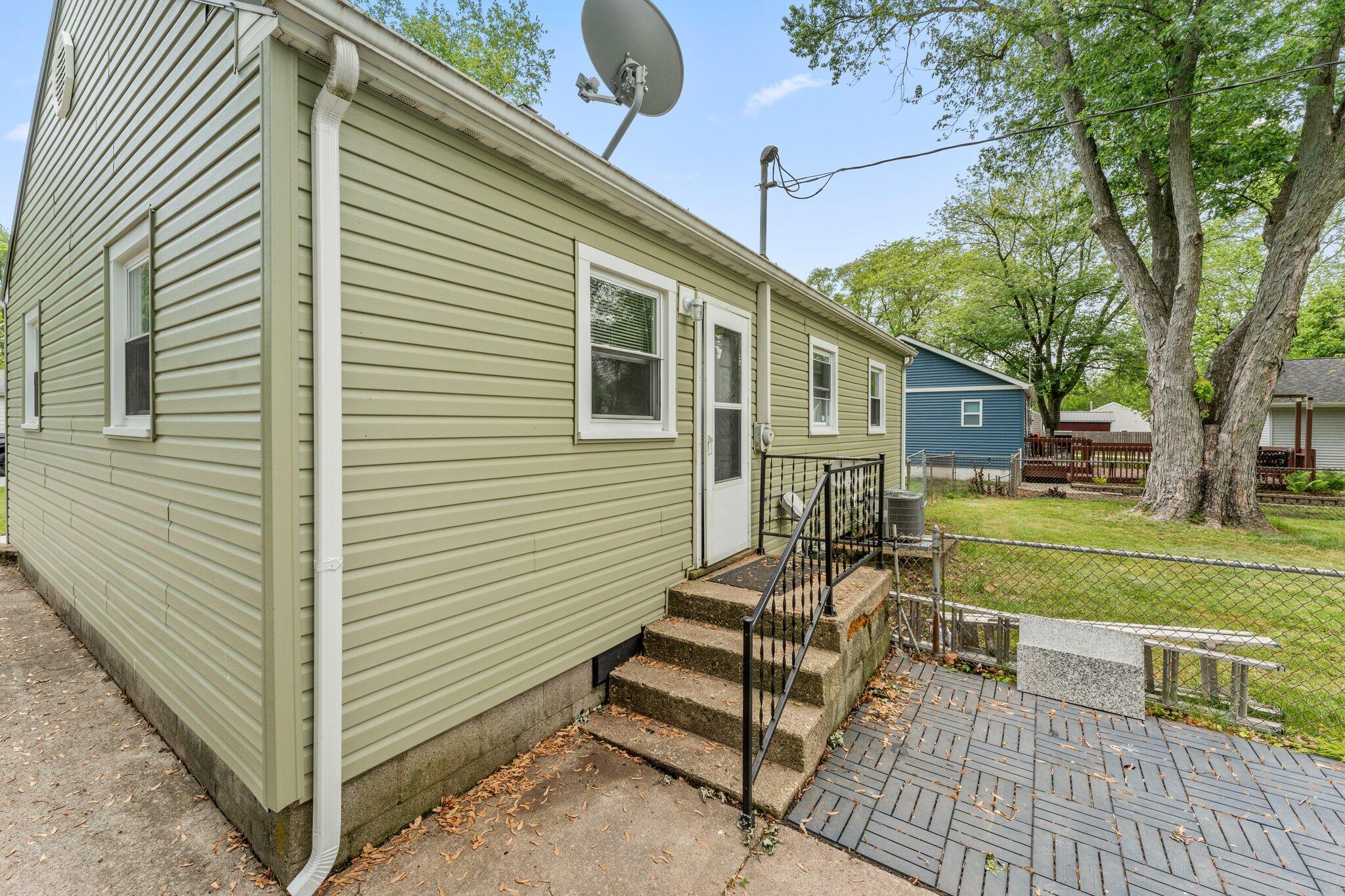 228 Oak Street Crown Point, IN 46307 - Photo 14 of 16 2048x1365