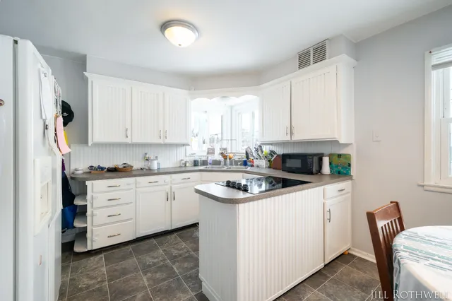 $340,000 | 3223 Allen Street, Hudsonville, MI 49426