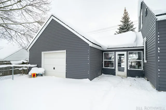 $340,000 | 3223 Allen Street, Hudsonville, MI 49426