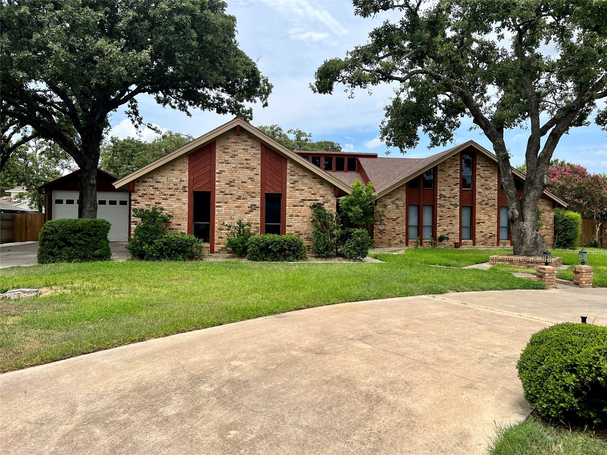 1602 Yokley Road Rockdale, TX 76567 - Photo 2 of 40 a front view of house with yard and green space