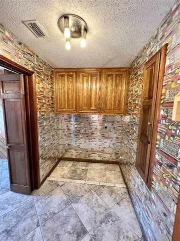 a view of a yard in front of house