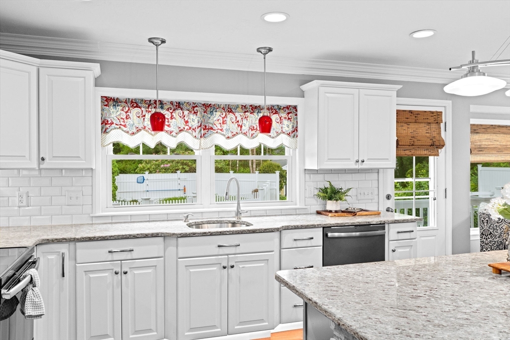 40 Thomas Road Berkley, MA 02779 - Photo 8 of 42 Gallery Image 8