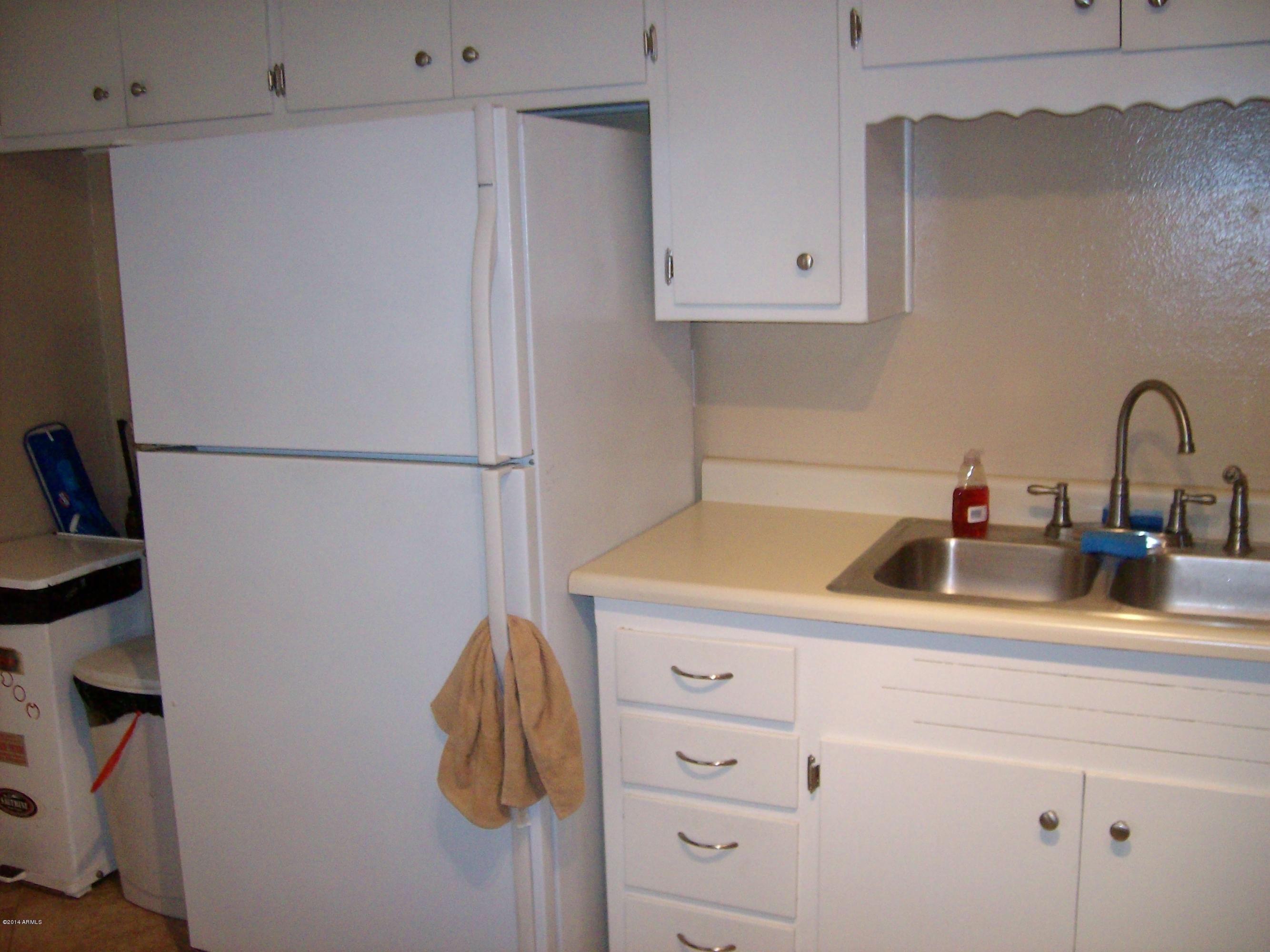 3830 West Bethany Home Road Phoenix, AZ 85019 - Photo 15 of 36 Kitchen view 3
