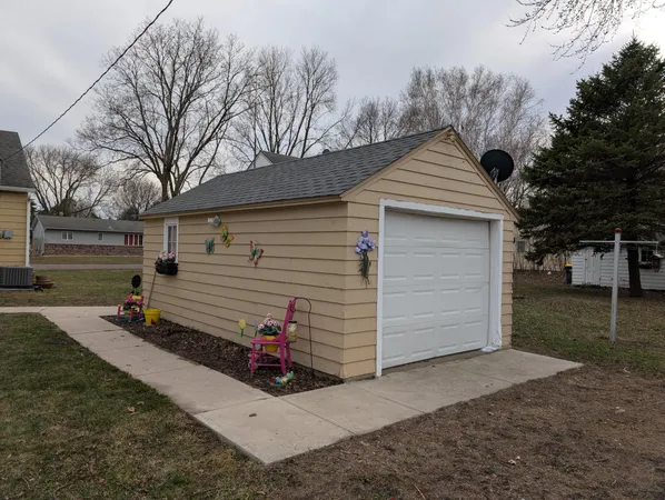 $139,900 | 129 Martin Street East, Lewisville, MN 56060