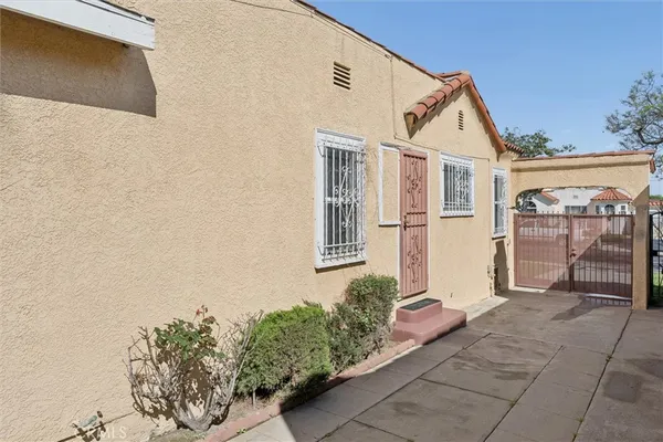 $840,000 | 1922 West 84th Street, Los Angeles, CA 90047
