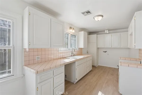 $840,000 | 1922 West 84th Street, Los Angeles, CA 90047