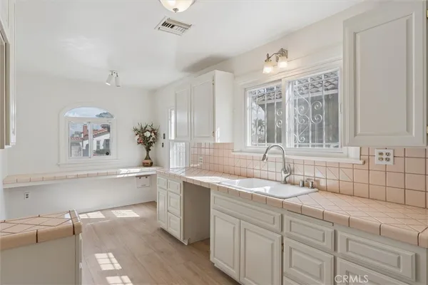 $840,000 | 1922 West 84th Street, Los Angeles, CA 90047