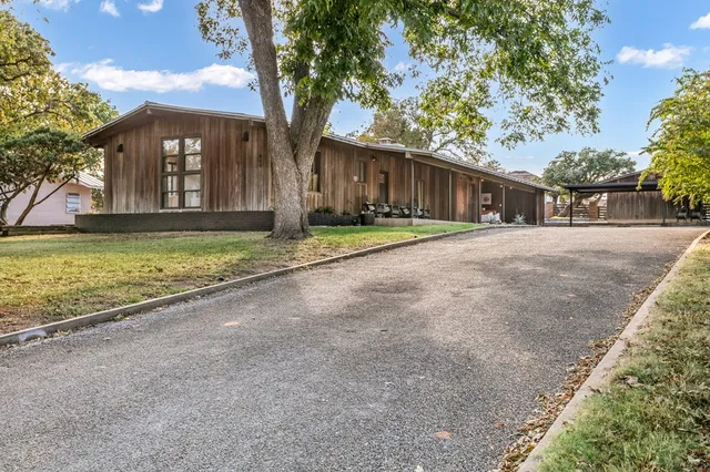 $999,450 | 804 Henrietta Street, Fredericksburg, TX 78624