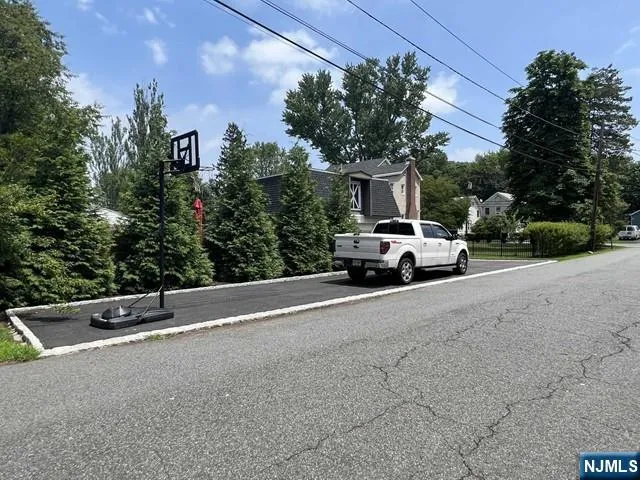 $2,500 | 211 Paterson Avenue, Unit 2, Midland Park, NJ 07432