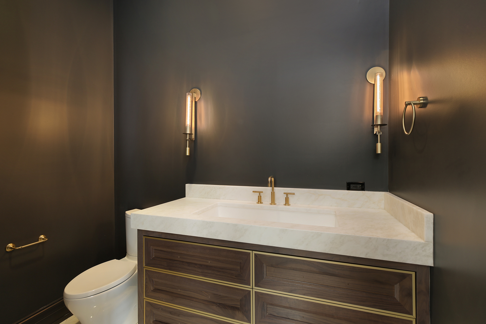 320 Princeton Road Hinsdale, IL 60521 - Photo 11 of 20 a bathroom with a sink toilet and mirror