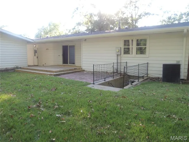 $298,800 | 5 Spring Hill Drive, Greenville, IL 62246