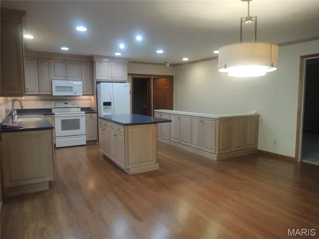 $298,800 | 5 Spring Hill Drive, Greenville, IL 62246