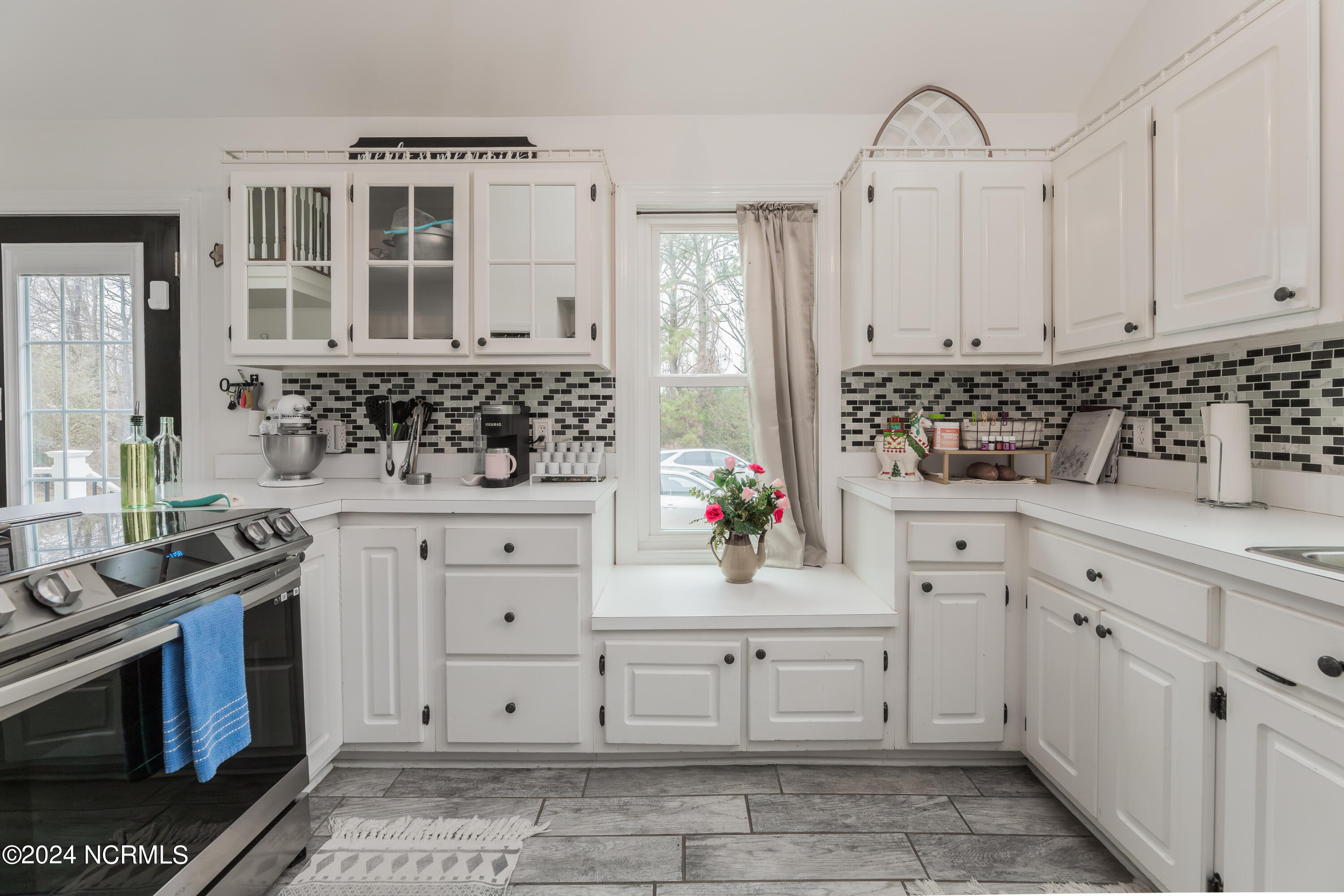 1344 South McCullen Road Clinton, NC 28328 - Photo 6 of 23 15KITCHEN