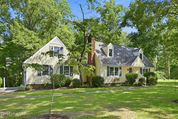 $355,000 | 4800 Meadow Ct Drive, New Bern, NC 28562