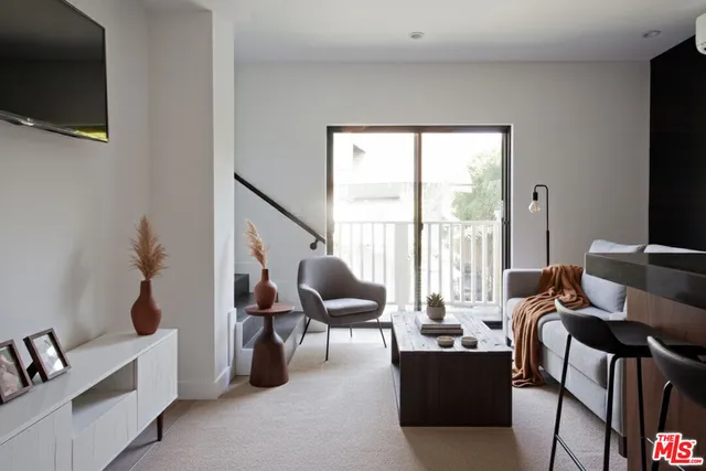 $4,800 | 1238 West 30th Street, Unit 1238 1, Los Angeles, CA 90007