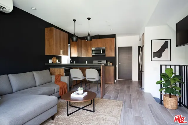 $4,800 | 1238 West 30th Street, Unit 1238 1, Los Angeles, CA 90007