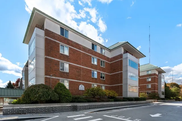$679,000 | 183 Oak Street, Unit 404, Newton, MA 02464