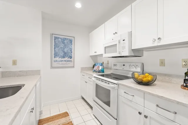 $679,000 | 183 Oak Street, Unit 404, Newton, MA 02464