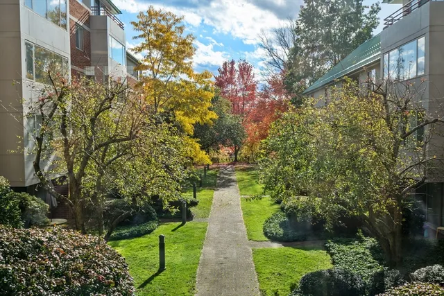 $679,000 | 183 Oak Street, Unit 404, Newton, MA 02464