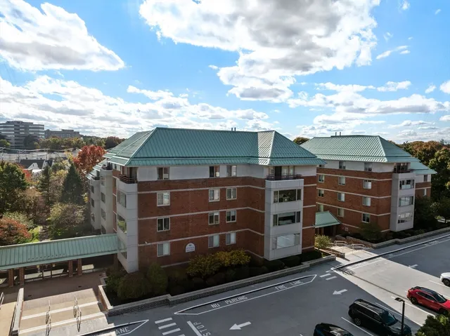 $679,000 | 183 Oak Street, Unit 404, Newton, MA 02464