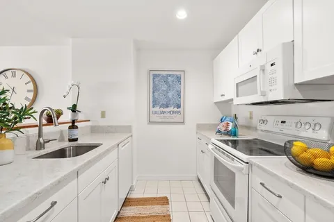 $679,000 | 183 Oak Street, Unit 404, Newton, MA 02464