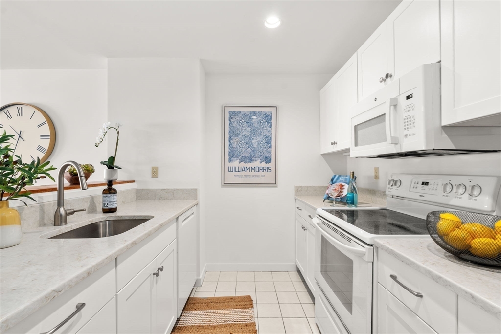 183 Oak Street, Unit 404 Newton, MA 02464 - Photo 10 of 17