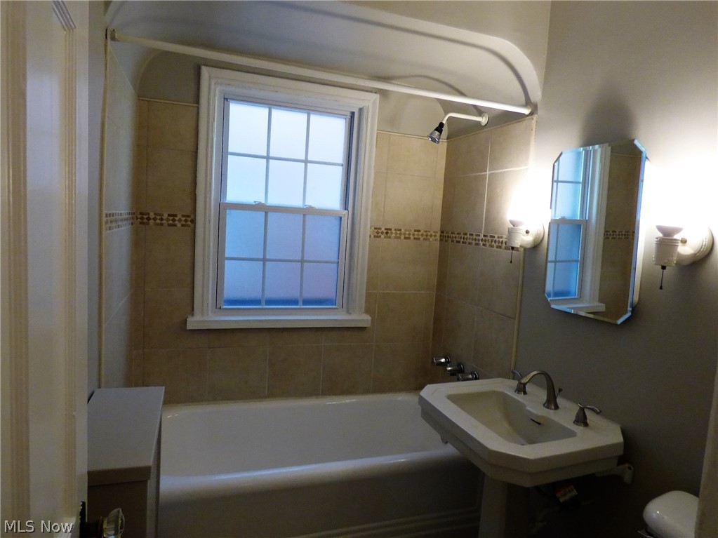 3645 Lynnfield Road Shaker Heights, OH 44122 - Photo 9 of 30 Gallery Image 9