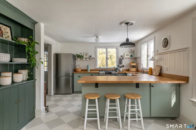 $585,000 | 84 Hoyts Hill, Bethel, CT 06801