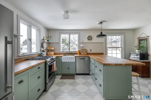 $585,000 | 84 Hoyts Hill, Bethel, CT 06801