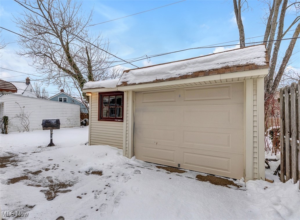 3462 Doris Road Cleveland, OH 44111 - Photo 2 of 19 Gallery Image 2