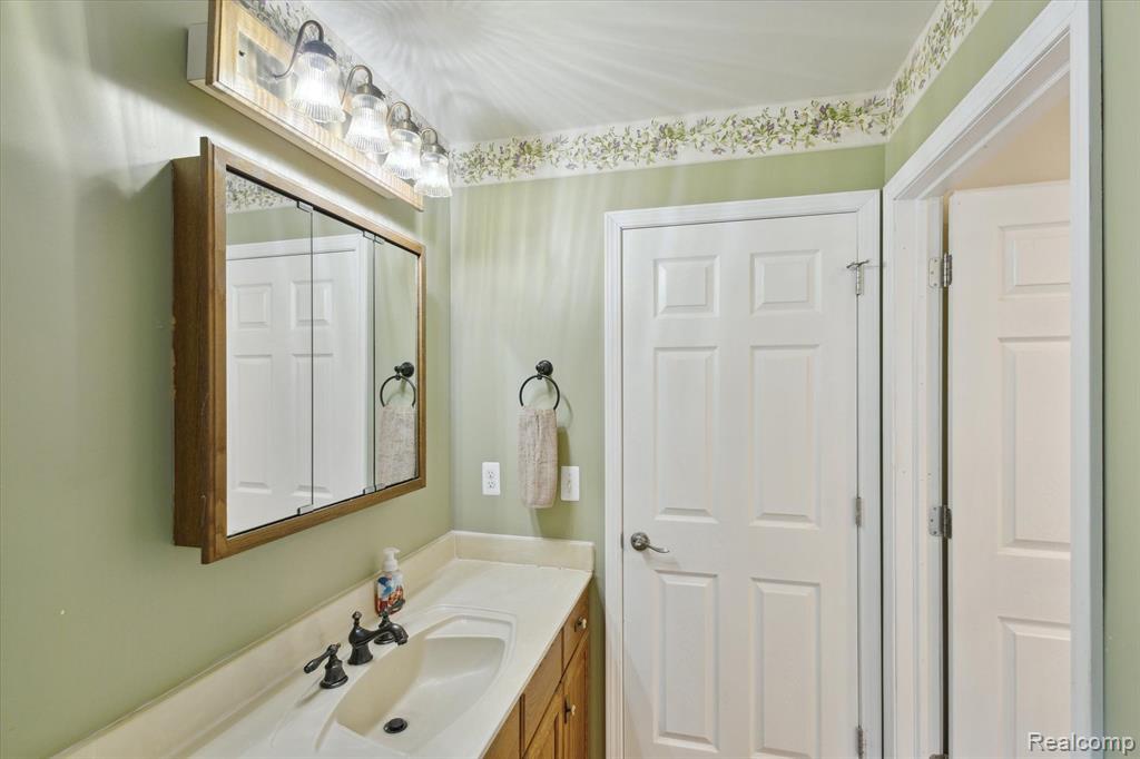 136 Meadow Lane Howell, MI 48855 - Photo 15 of 21