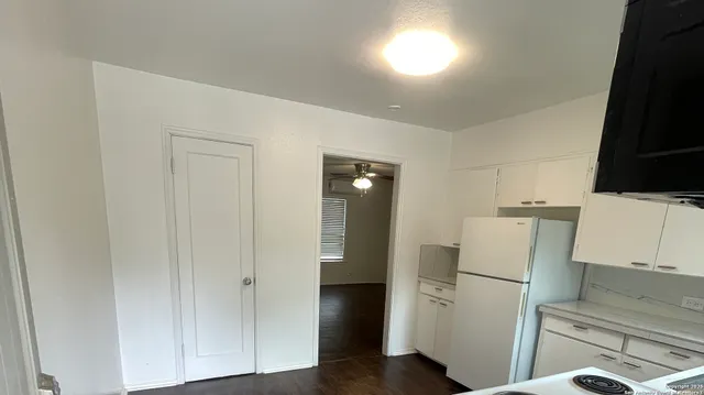 $1,350 | 630 South Guenther Avenue, Unit 4, New Braunfels, TX 78130