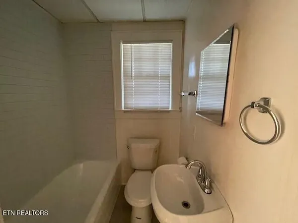 $1,195 | 131 Stanley Avenue, Maryville, TN 37803