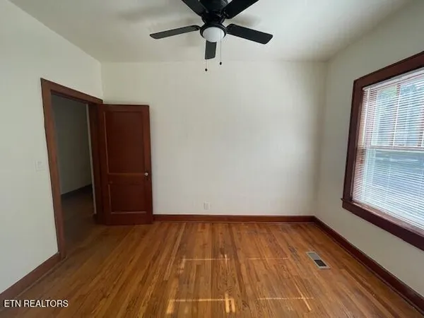 $1,195 | 131 Stanley Avenue, Maryville, TN 37803