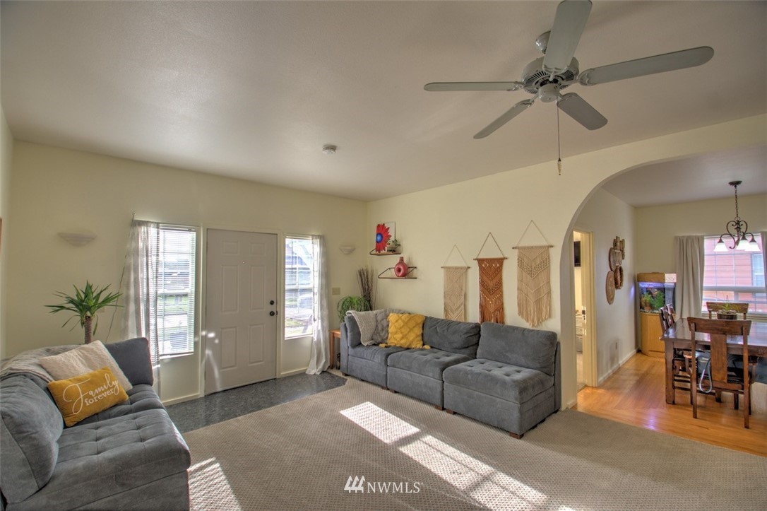 142 Southwest 9th Street Chehalis, WA 98532 - Photo 2 of 31 Gallery Image 2