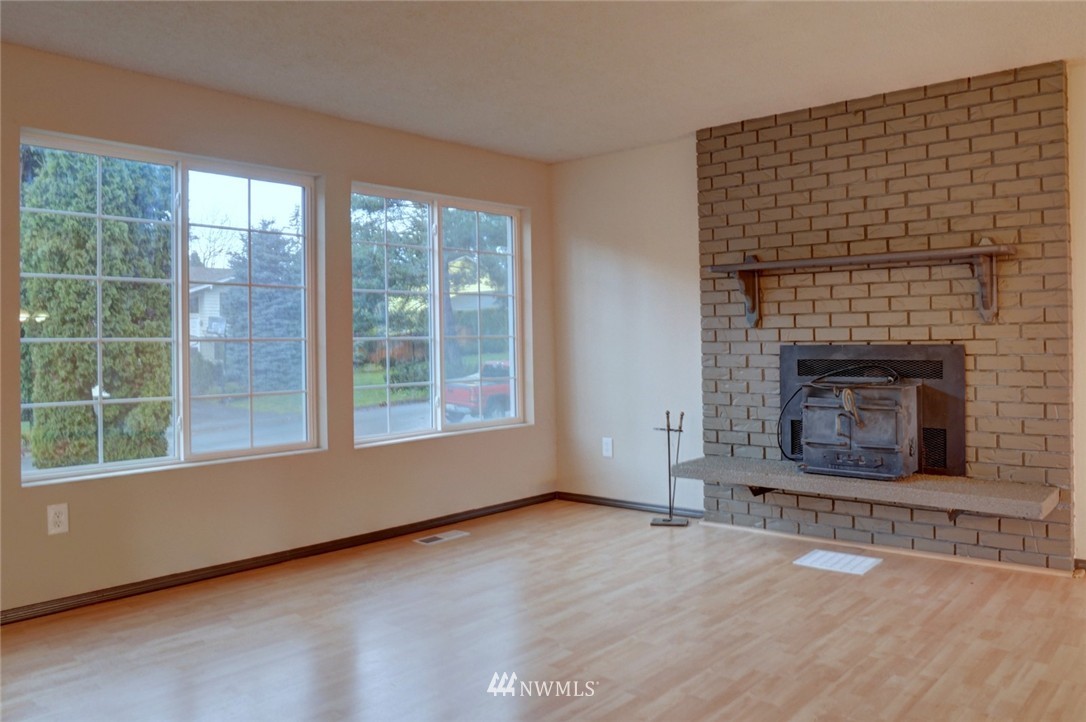 2214 172nd Place Southeast Bothell, WA 98012 - Photo 4 of 9 Gallery Image 4