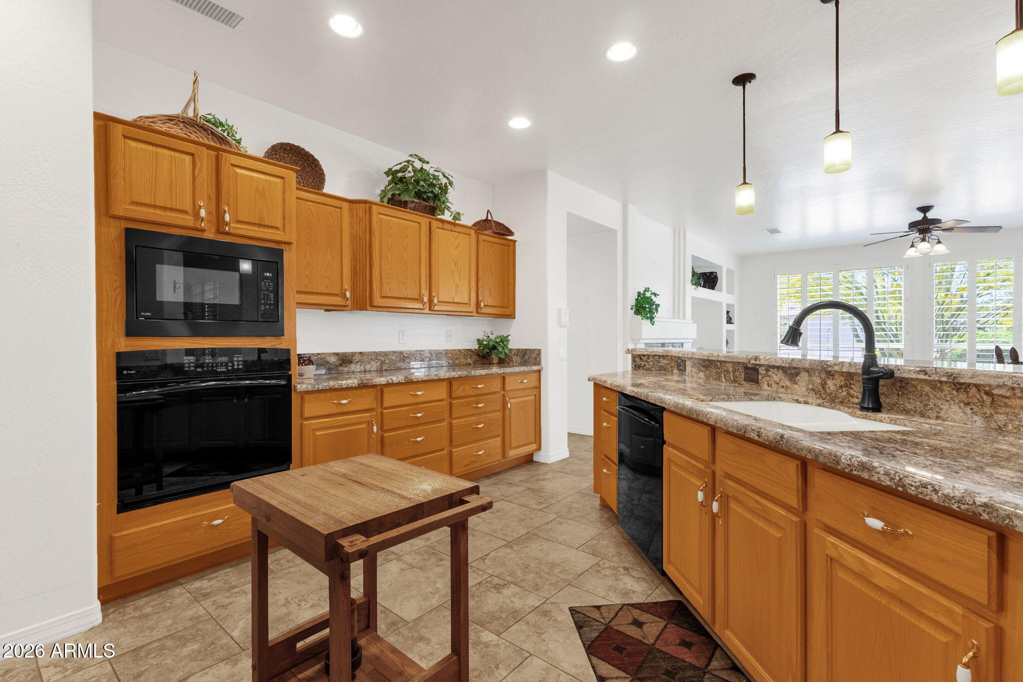 19926 North Cres Way Surprise, AZ 85374 - Photo 6 of 34 Kitchen