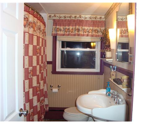 206 Vineyard Road Warwick, RI 02889 - Photo 14 of 20 Bathroom.