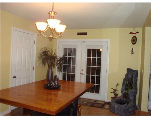 206 Vineyard Road Warwick, RI 02889 - Photo 5 of 20 Dining Room.