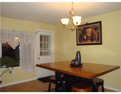 206 Vineyard Road Warwick, RI 02889 - Photo 6 of 20 Dining Room.