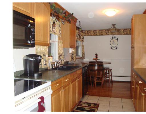 206 Vineyard Road Warwick, RI 02889 - Photo 7 of 20 Kitchen.