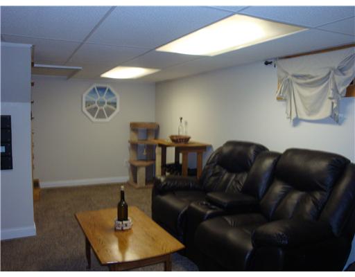 206 Vineyard Road Warwick, RI 02889 - Photo 10 of 20 Den/Family/Great Room.