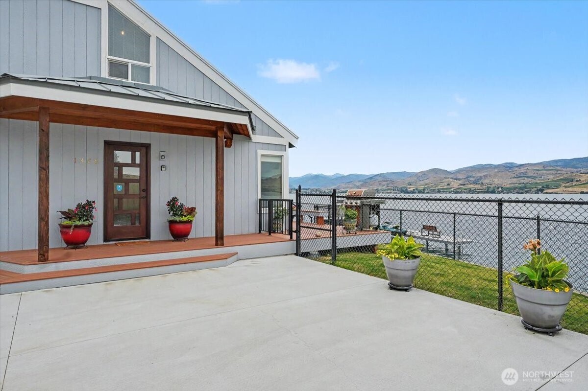 1386 South Lakeshore Road Chelan, WA 98816 - Photo 9 of 40