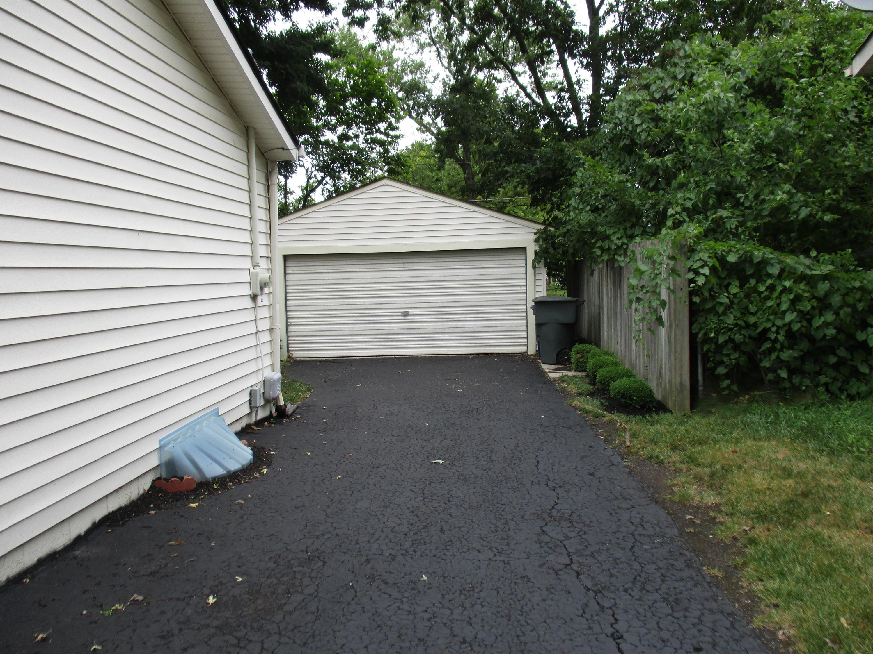 2004 Brookfield Road Columbus, OH 43229 - Photo 3 of 26 Gallery Image 3