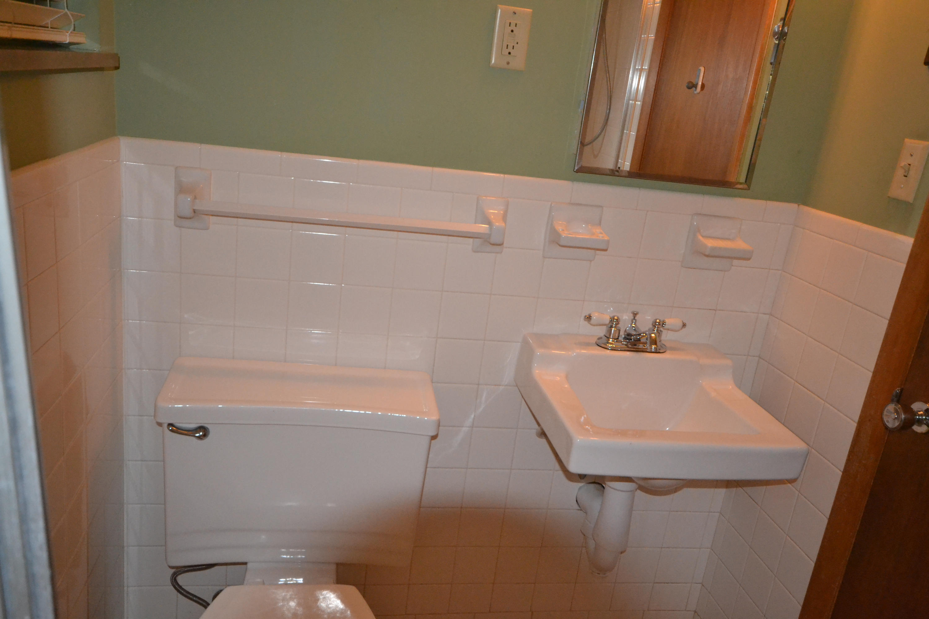 3734 Cherrylog Road Knoxville, TN 37921 - Photo 23 of 25 Main level full bath