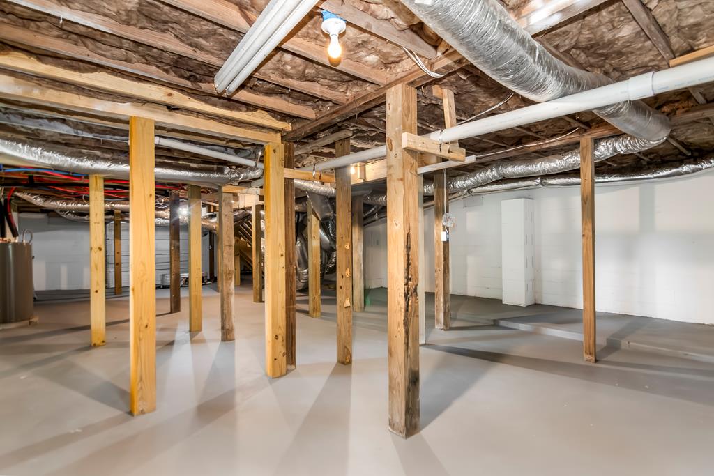 587 Oak Trace East Jasper, GA 30143 - Photo 47 of 47 a view of a hallway with wooden floors