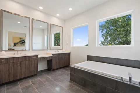 $699,900 | 5500 Sendero Hills Parkway, Austin, TX 78724