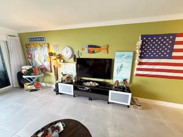 $2,400 | 1201 South Riverside Drive, Unit 106, Pompano Beach, FL 33062